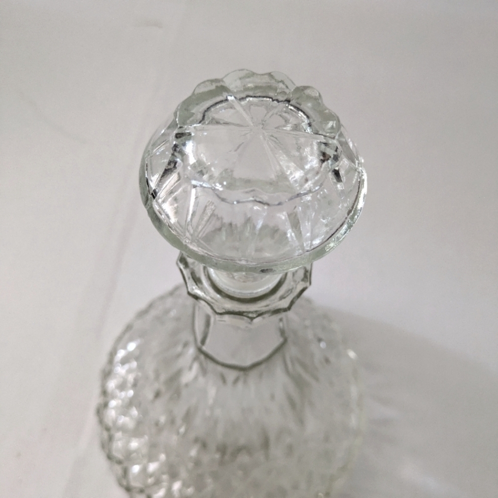 Vintage GLASS WINE DECANTER CRYSTAL PRESSED GLASS WINE DECANTER w/rubber stopper - Picture 2 of 7